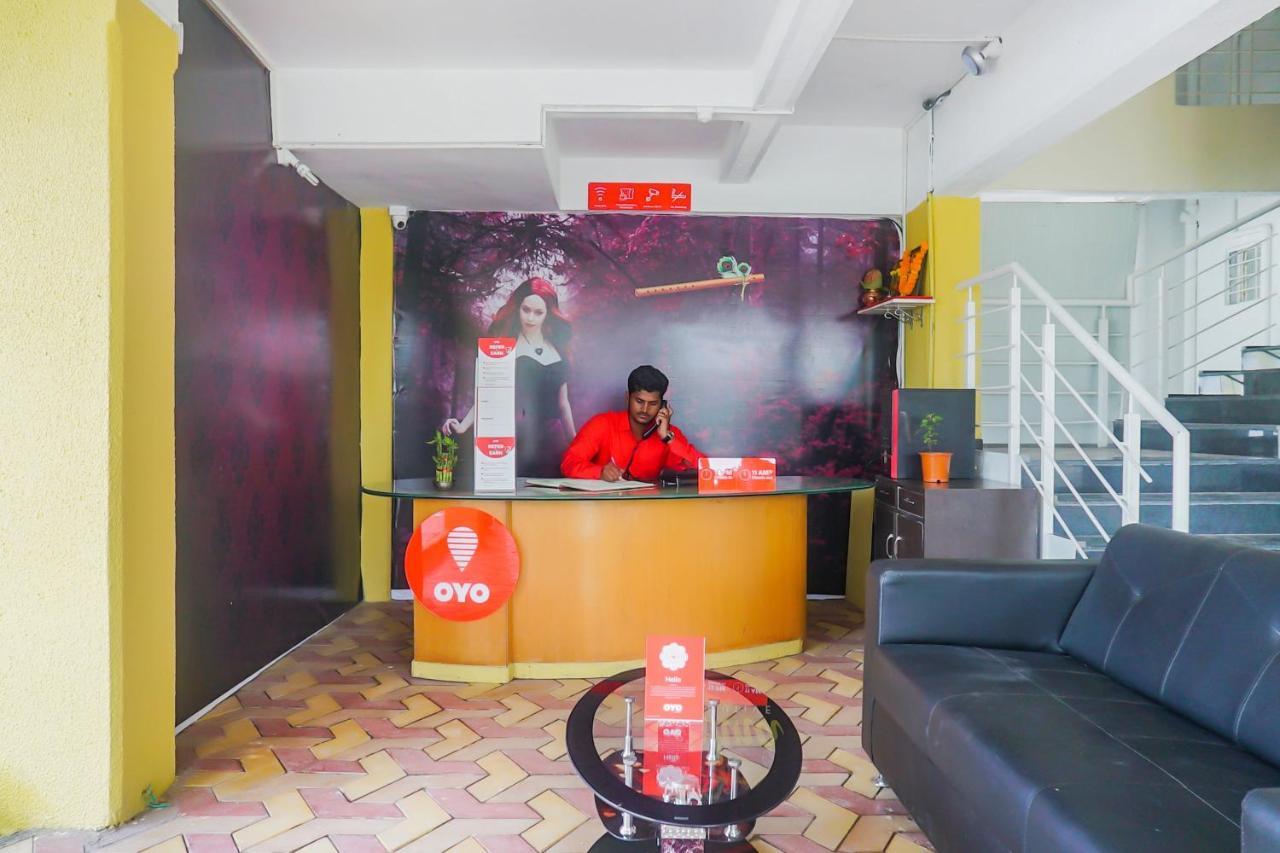 Hotel Oyo 16007 Sk Executive à Yerandwane Extérieur photo