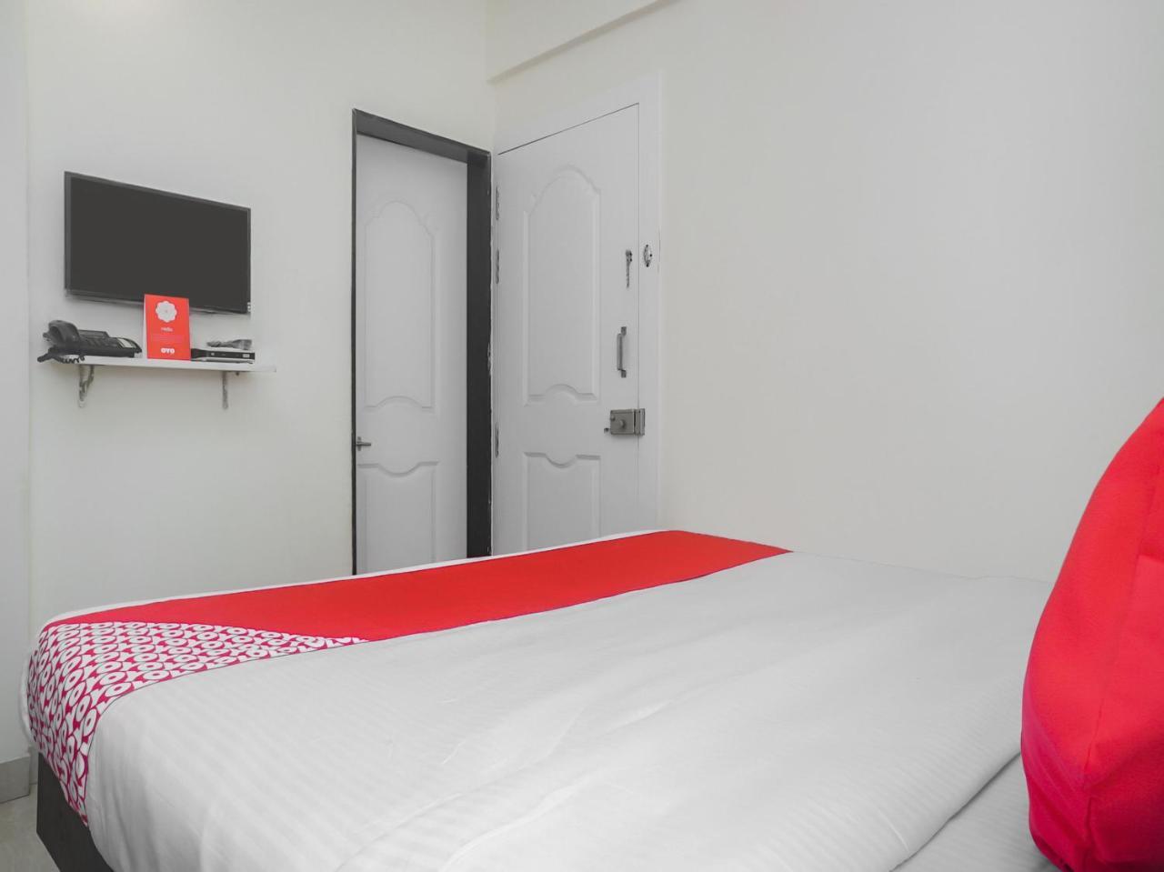 Hotel Oyo 16007 Sk Executive à Yerandwane Extérieur photo