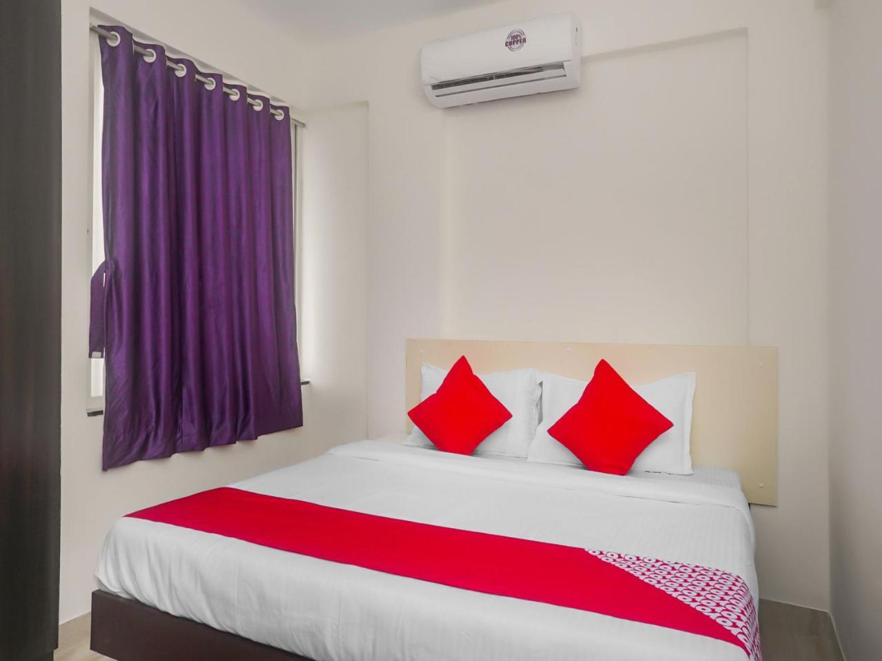 Hotel Oyo 16007 Sk Executive à Yerandwane Extérieur photo